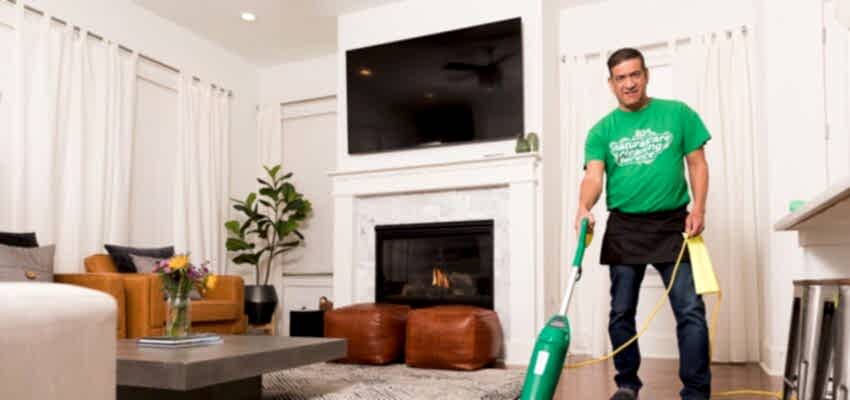 What are the duties and responsibilities of a housekeeper